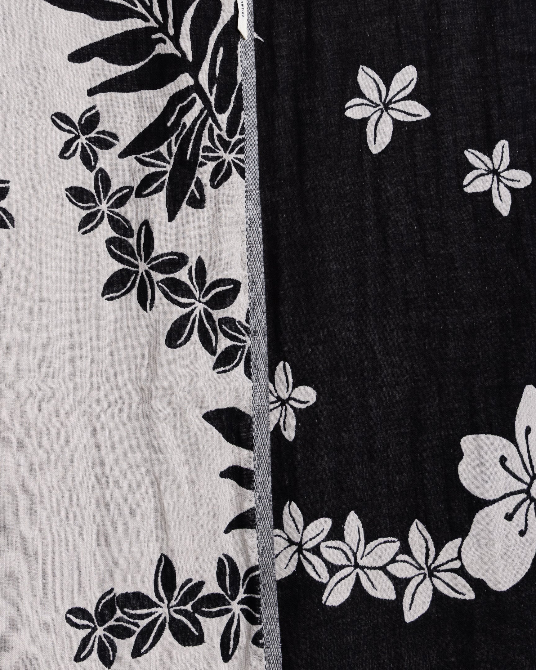 TENŌRE X Slowtide Lei Driftweave Towel - Image 2