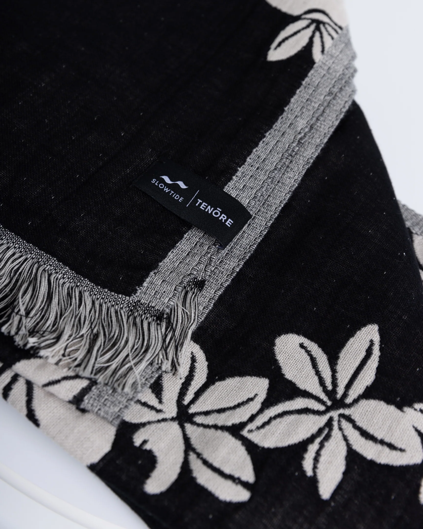 TENŌRE X Slowtide Lei Driftweave Towel - Image 4